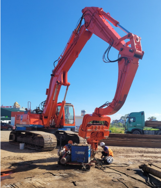 MÁY XÚC LẮP BÚA RUNG ÉP CỪ